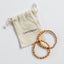 Pulsera elástica de madera de ciprés y oro de 14 quilates con sol y luna