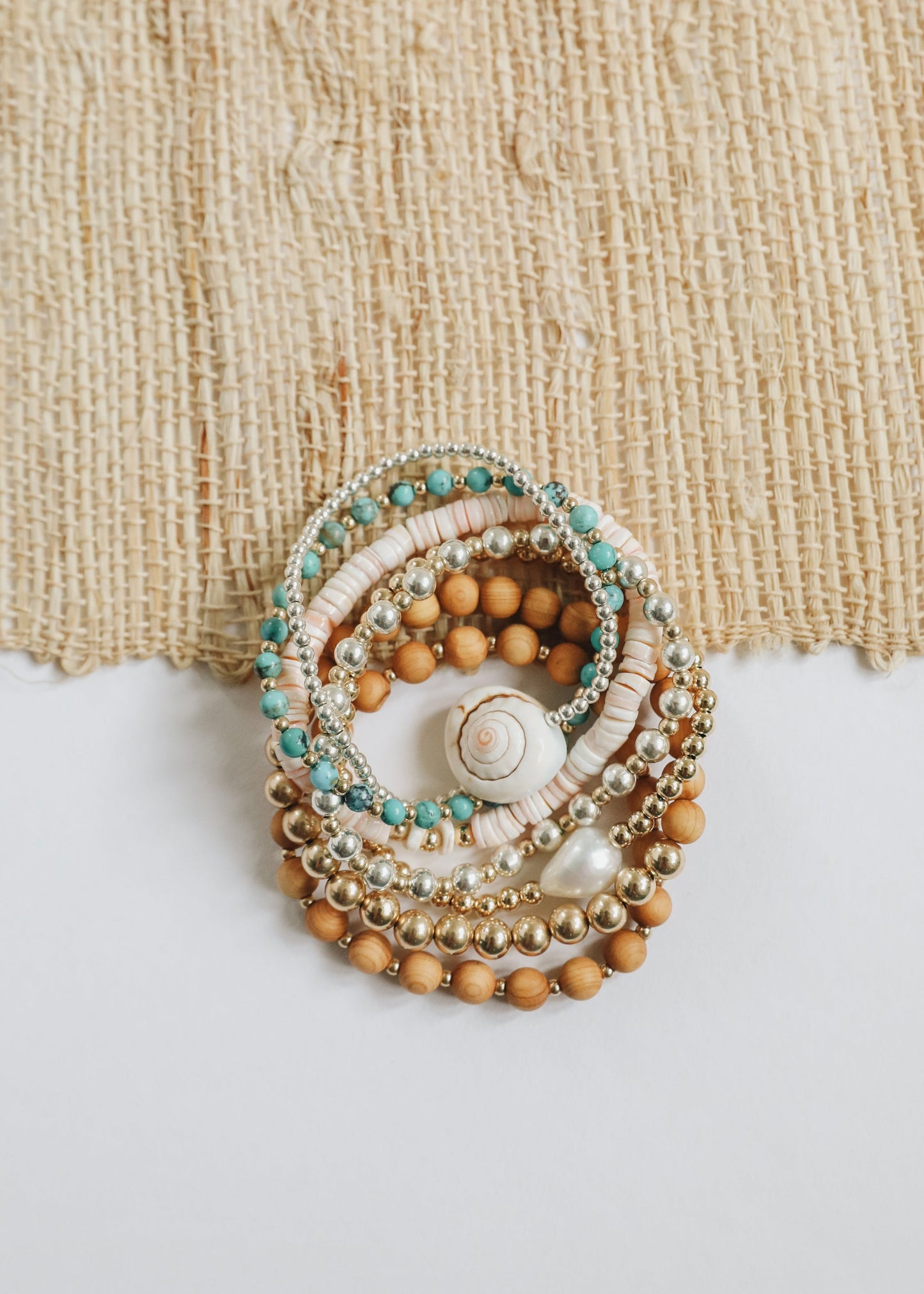 Delicada Pulsera o Tobillera de Concha Marina de Oro de 14K