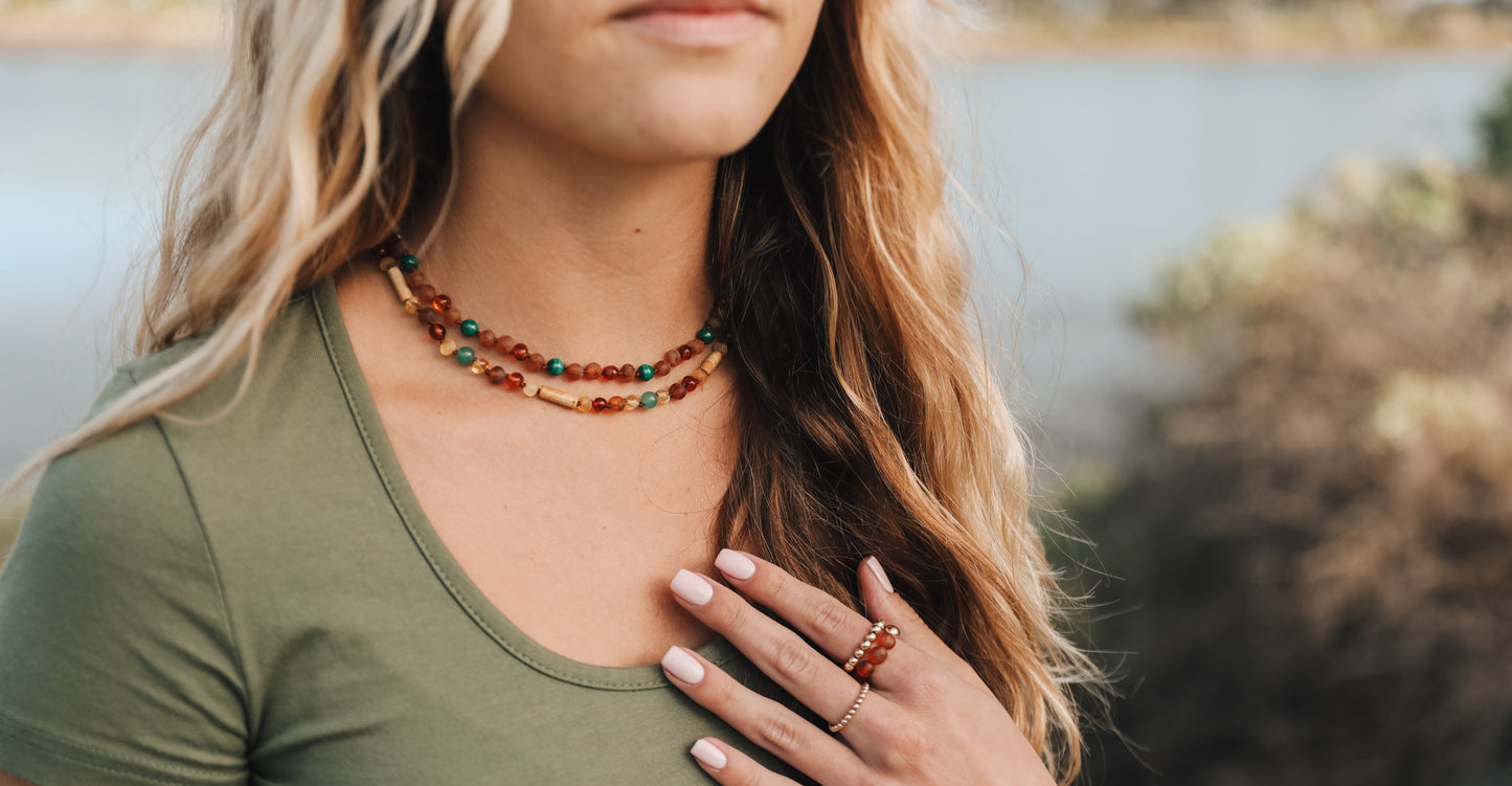 Collier Halo en Ambre de la Mer Baltique et Malachite