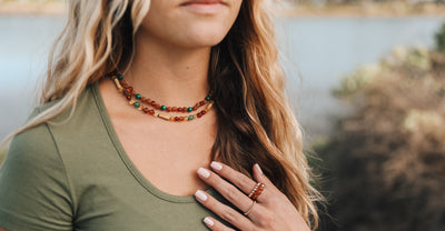 Collar con Halo de Ámbar del Mar Báltico y Malaquita