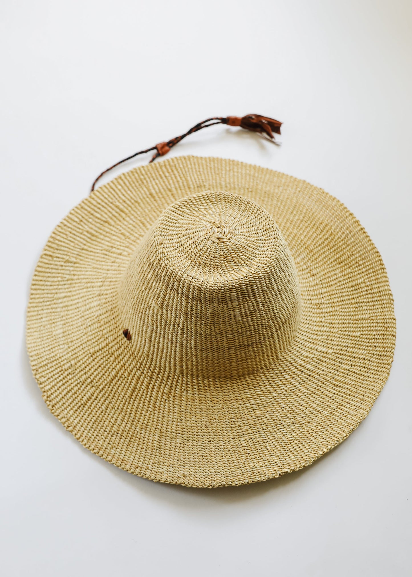 Sombrero de sol tejido a mano
