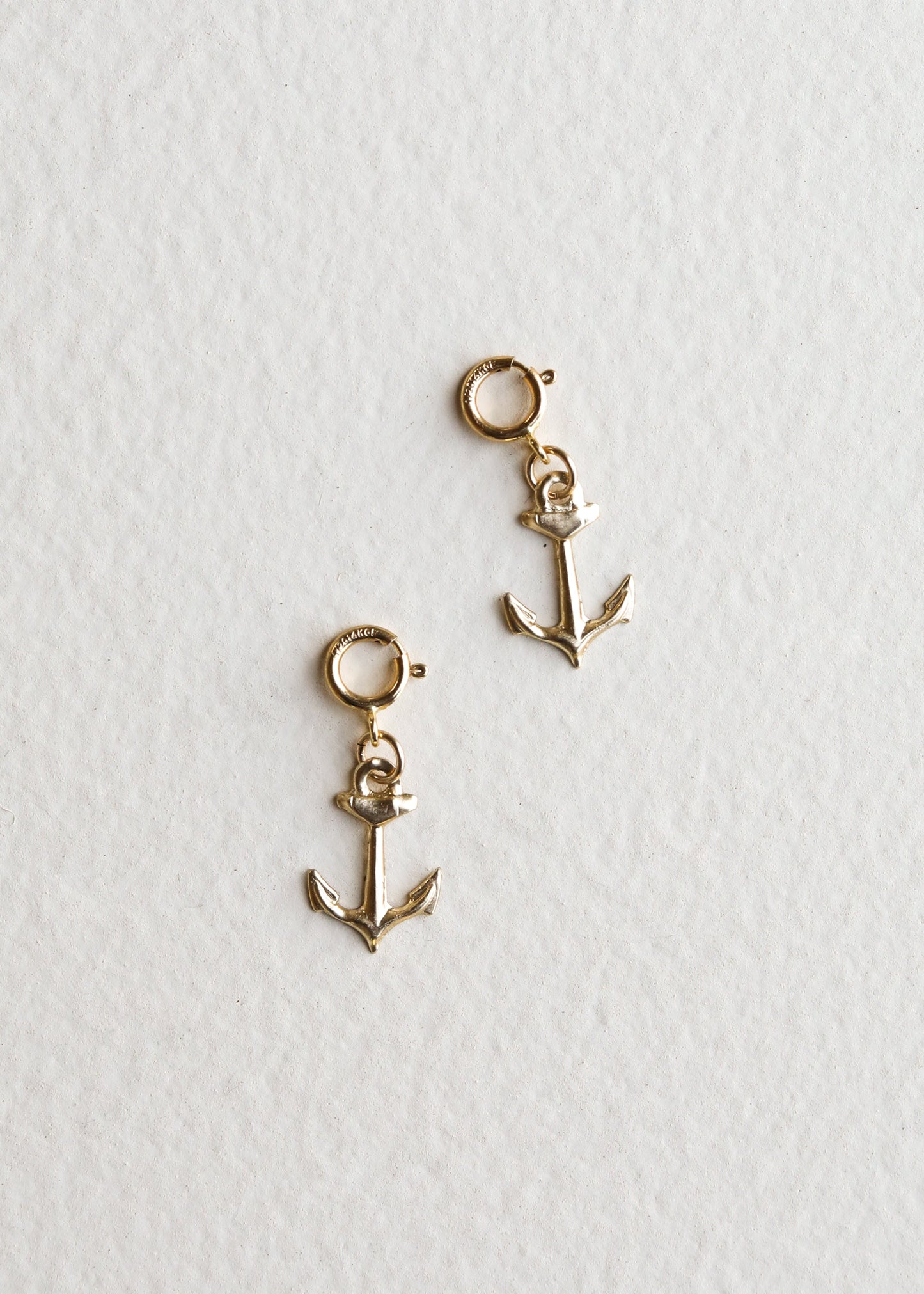 Charm en ancre en or rempli 14K