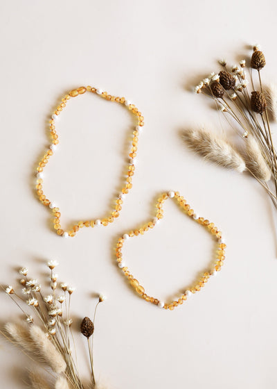 Collar Halo de Ámbar Báltico y Perlas de Miel Cruda