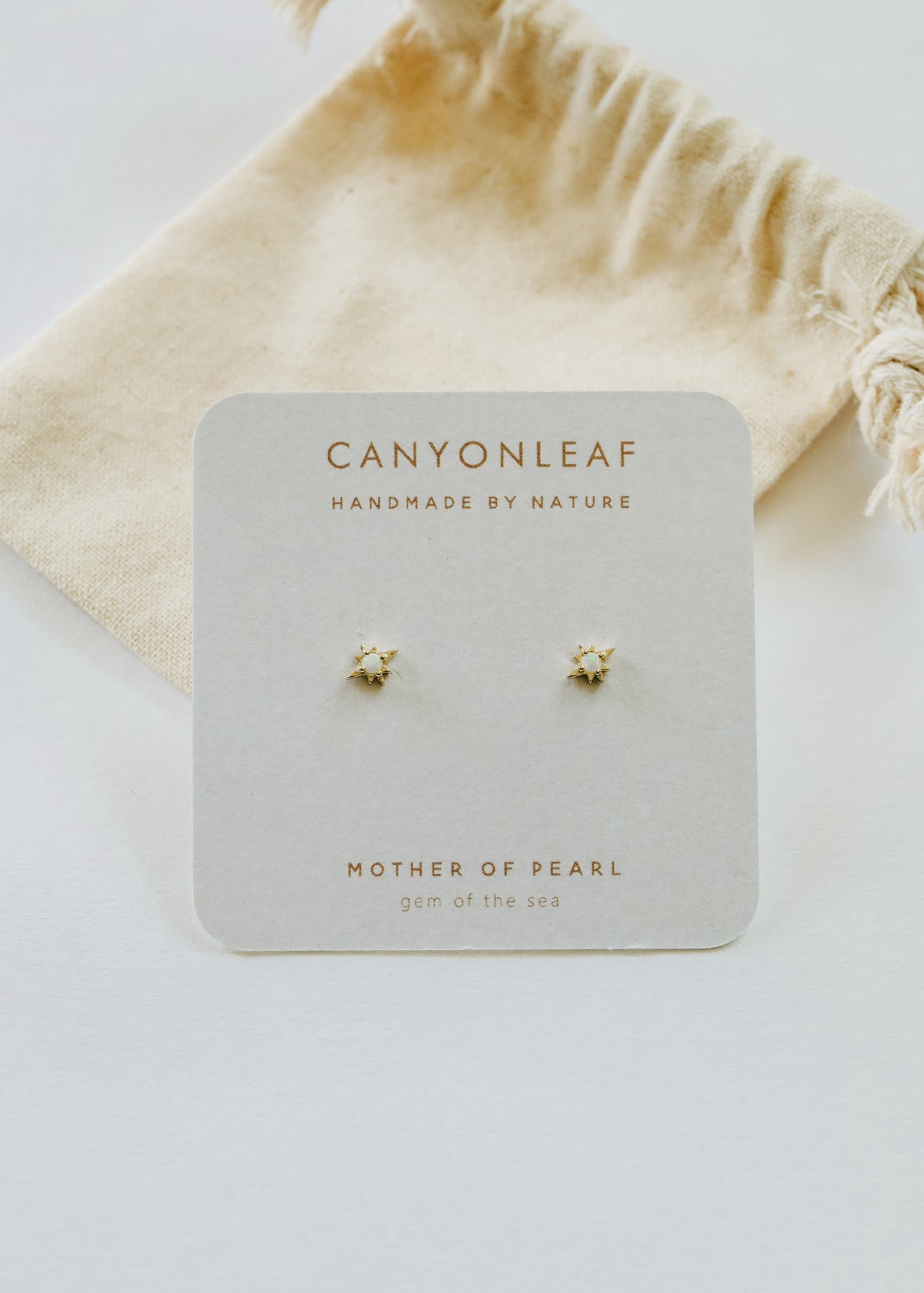 Boucles d'oreilles en vermeil d'or 18K et nacre pour tous les jours