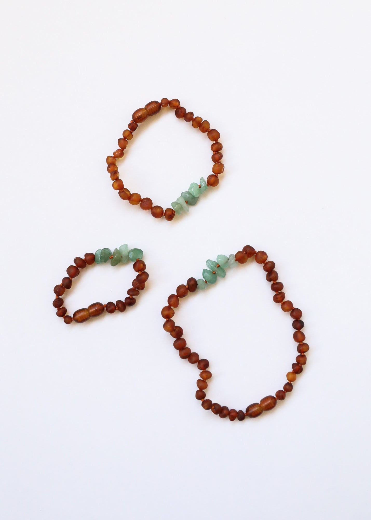 Bracelet ou anklet en ambre cognac brut de la mer Baltique et aventurine