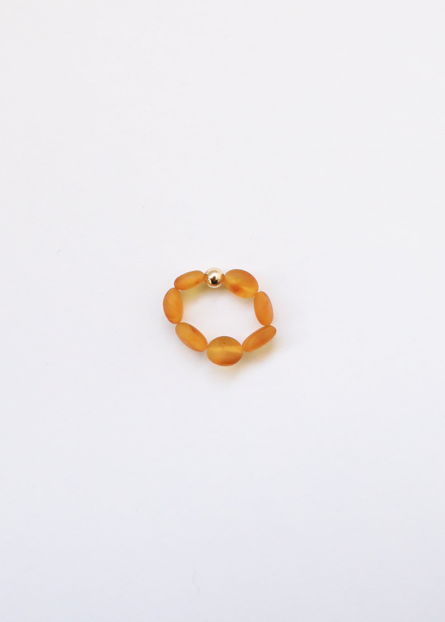 Anillo elástico de cuentas de ámbar báltico crudo y oro de 14 quilates