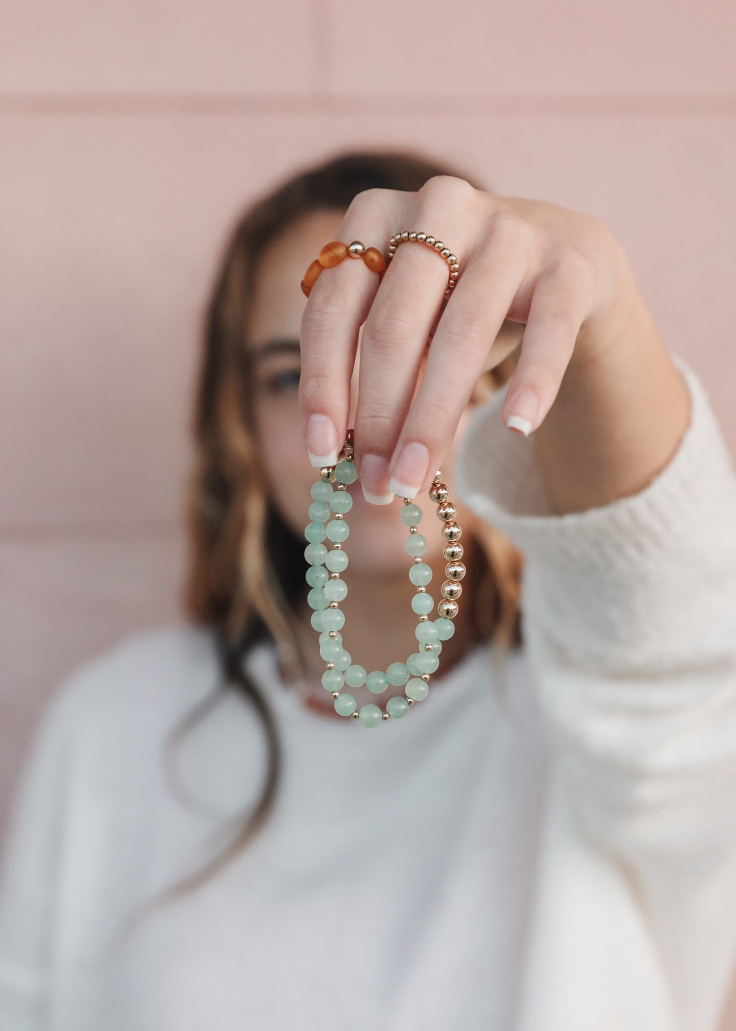 Pulsera elástica de piedras preciosas de aventurina y oro de 14 quilates