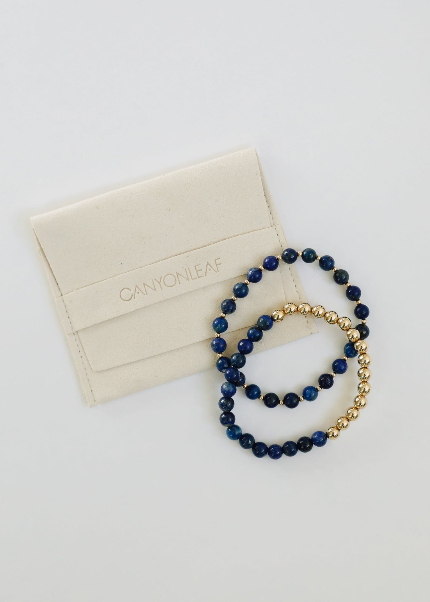 Pulsera de Estiramiento de Lapis Lazuli y Oro Relleno de 14k Sol + Luna