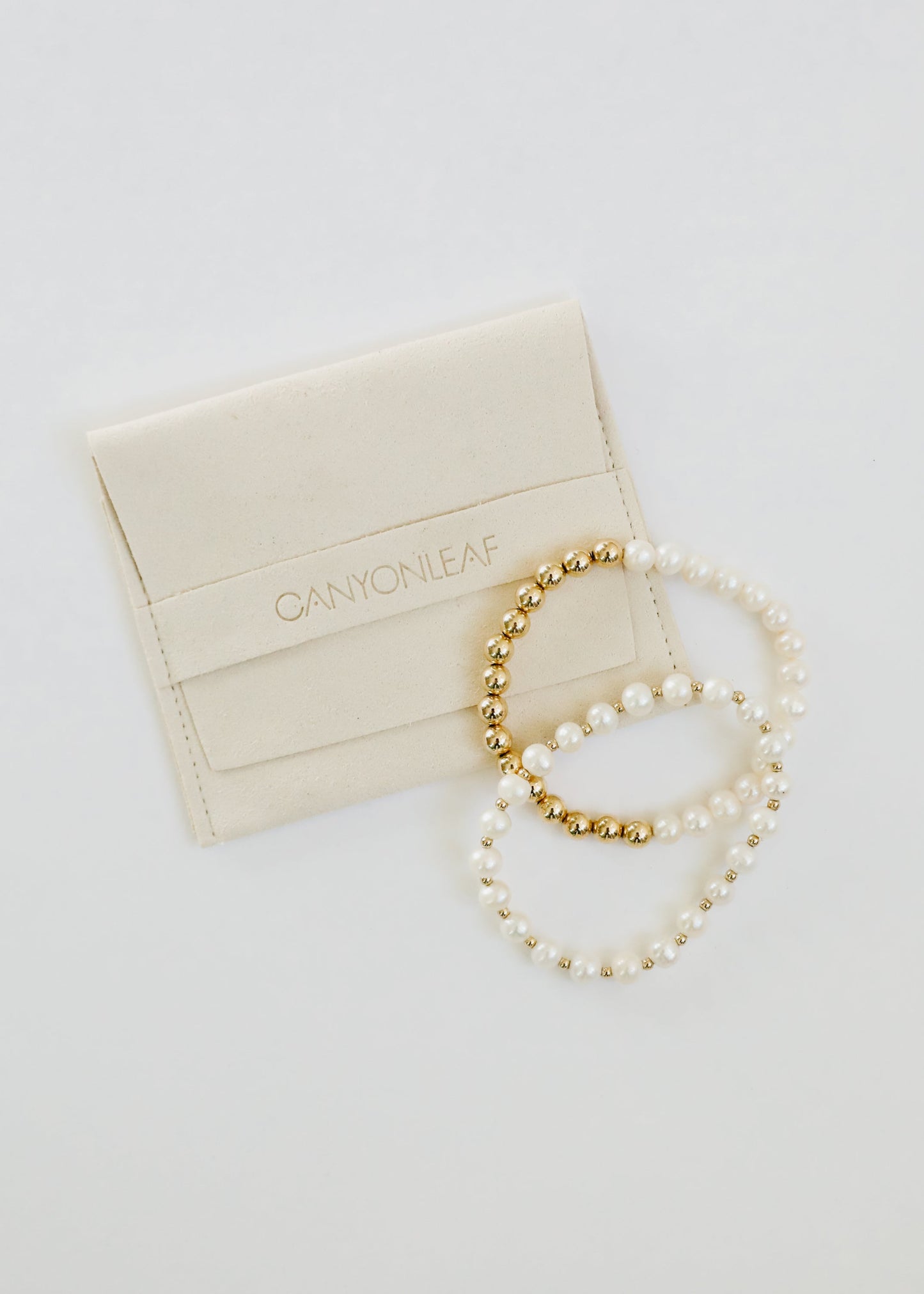 Bracelets extensibles en perles et or 14 carats remplis de soleil et de lune