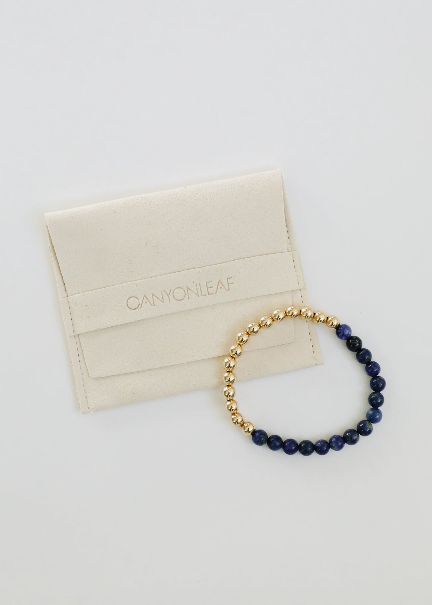 Pulsera de Estiramiento de Lapis Lazuli y Oro Relleno de 14k Sol + Luna
