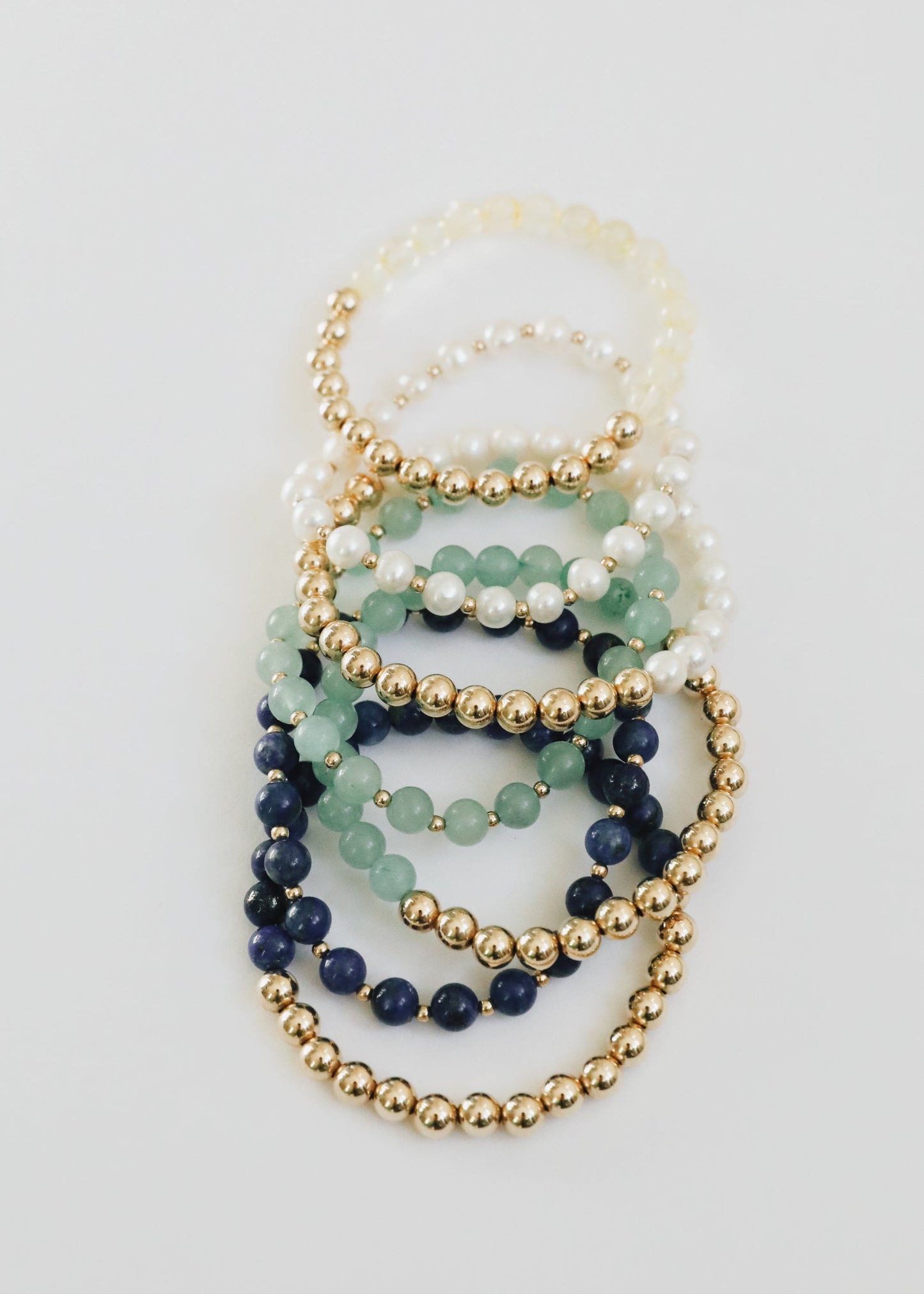 Pulsera de Estiramiento de Lapis Lazuli y Oro Relleno de 14k Sol + Luna