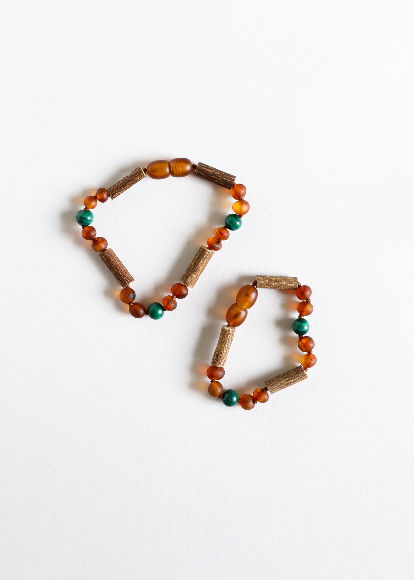 Bracelet/Anklet en Ambre Baltique Cognac Brut et Malachite en Bois de Noisetier