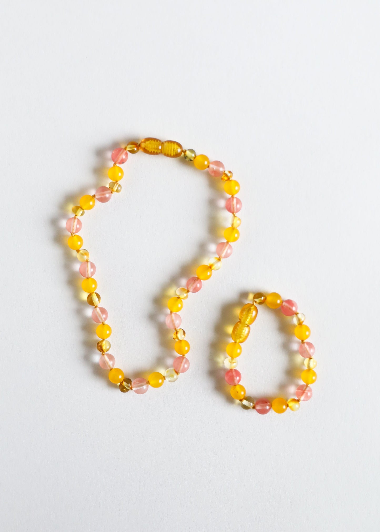 Pulsera de Ámbar Báltico Pulido y Gemas de Madreselva