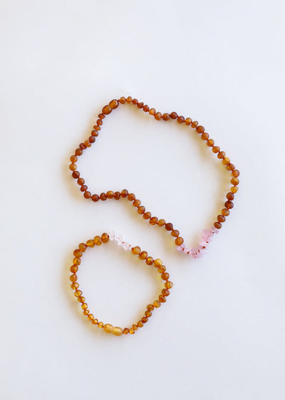 Conjunto de Collar de Ámbar Báltico Cognac Crudo y Cuarzo Rosa