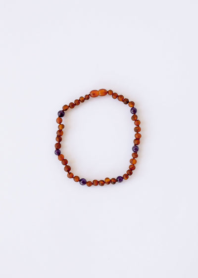 Collar con halo de ámbar báltico cognac crudo y amatista