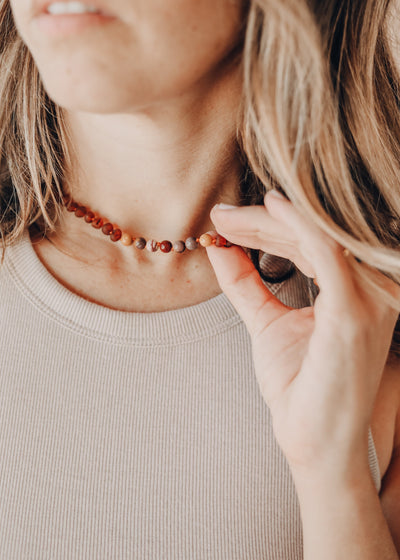 Collar de Ámbar Báltico Cognac Crudo y Jaspe Mookaite