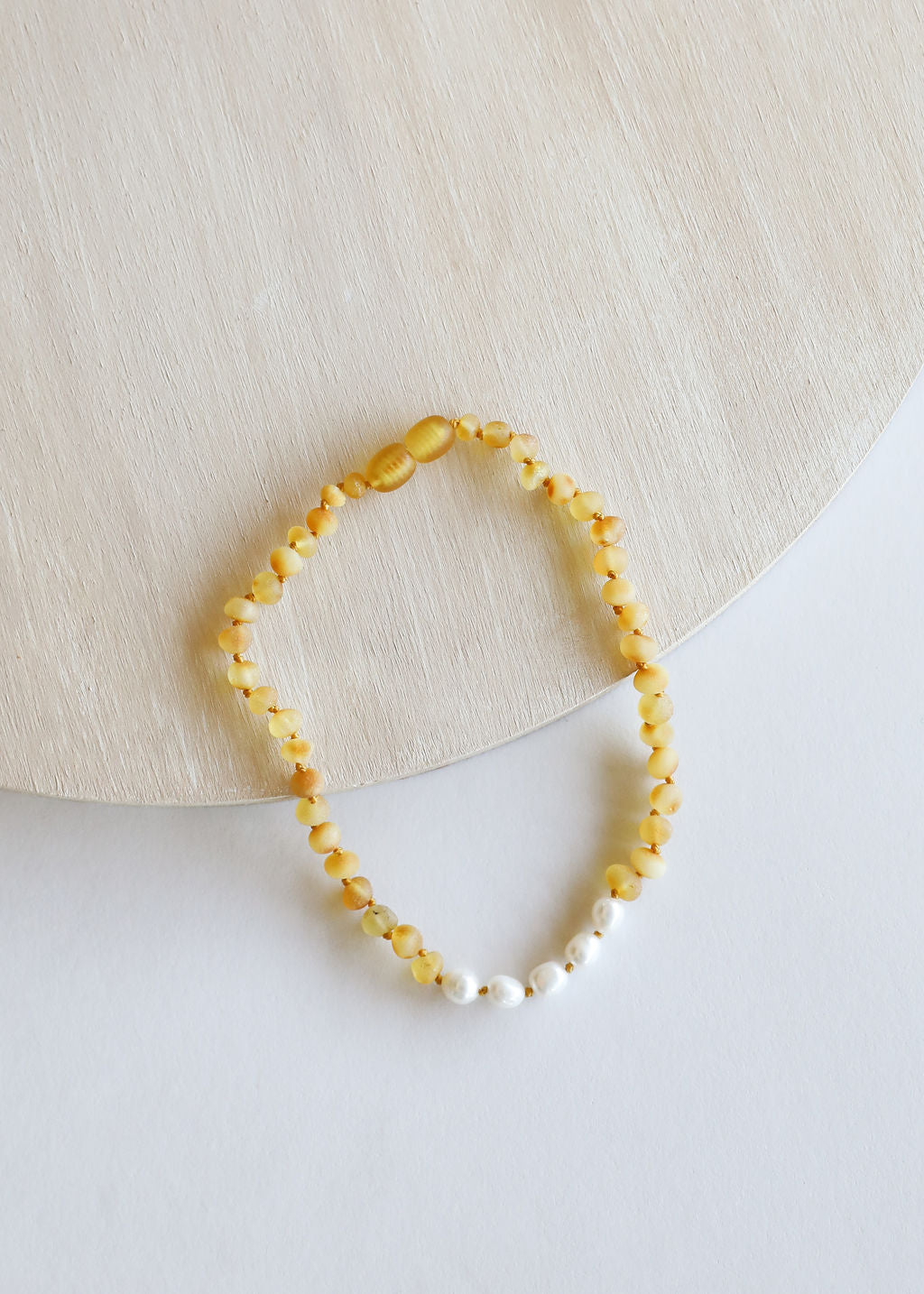 Collar de Ámbar Báltico y Perlas de Miel Cruda