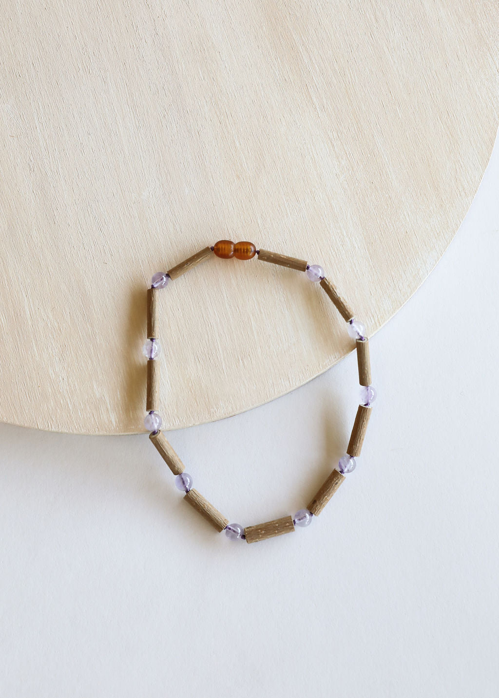 Collier en bois de noyer et améthyste