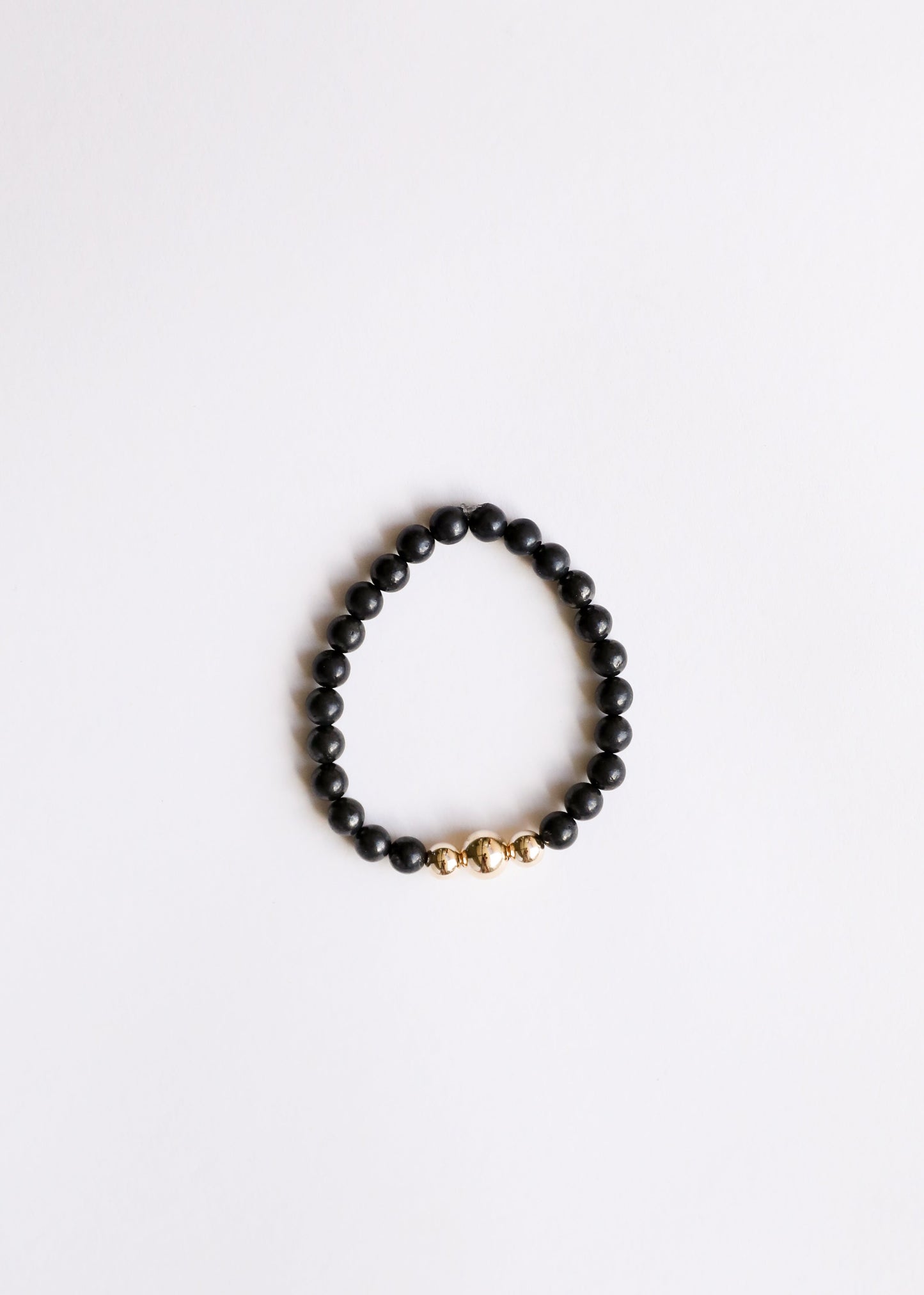 Trío de Pulsera de Shungita Pura y Oro de 14K