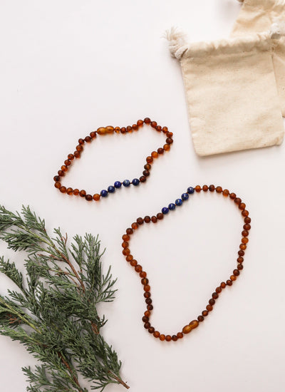 Conjunto de collar de ámbar báltico cognac crudo y lapislázuli