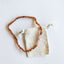 Ensemble de collier en ambre baltique cognac brut et quartz rose