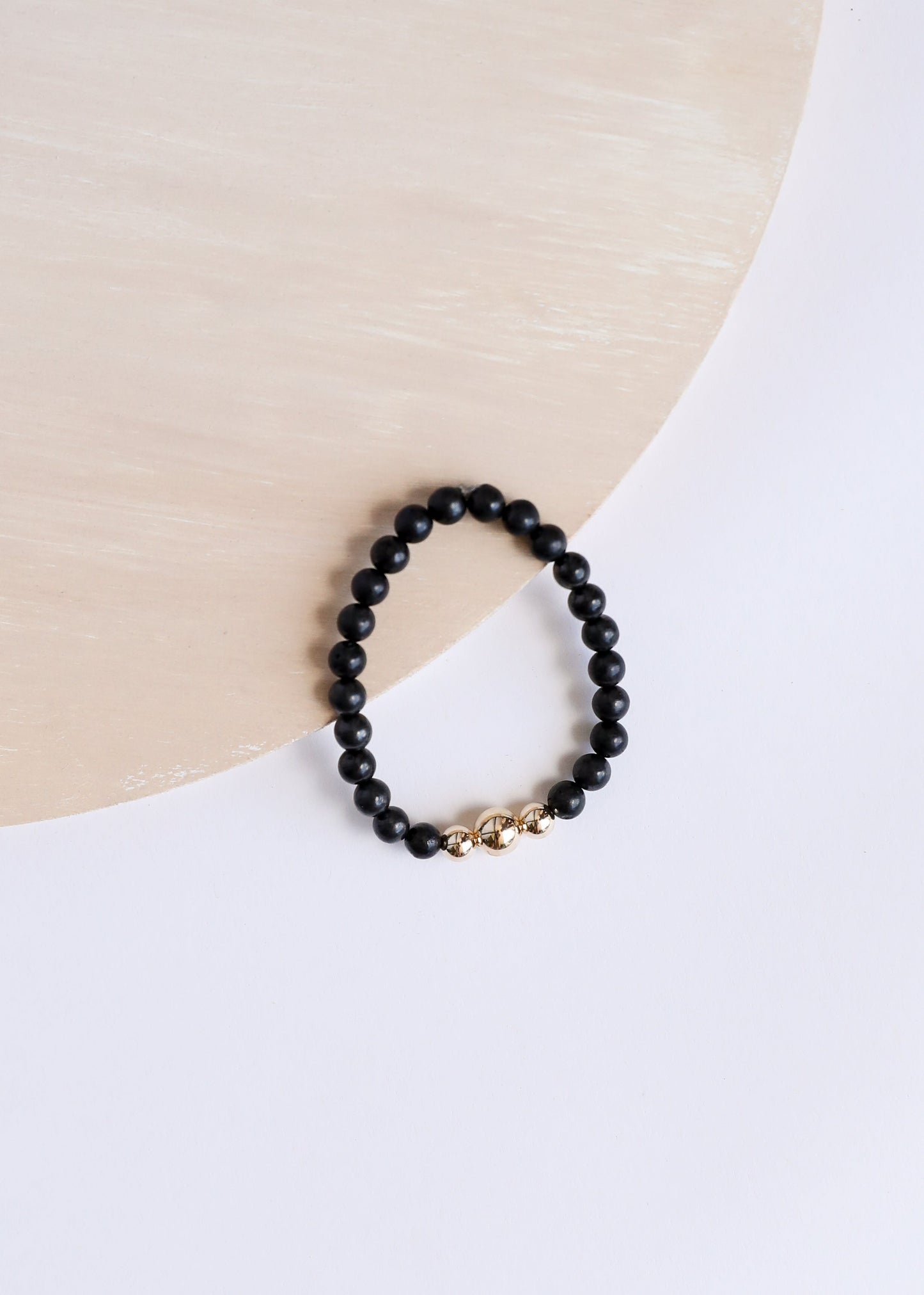 Trío de Pulsera de Shungita Pura y Oro de 14K