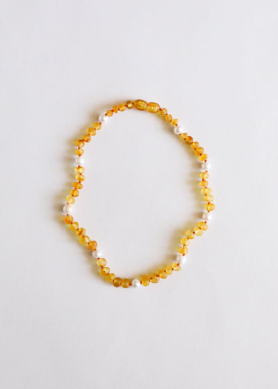 Collar Halo de Ámbar Báltico y Perlas de Miel Cruda