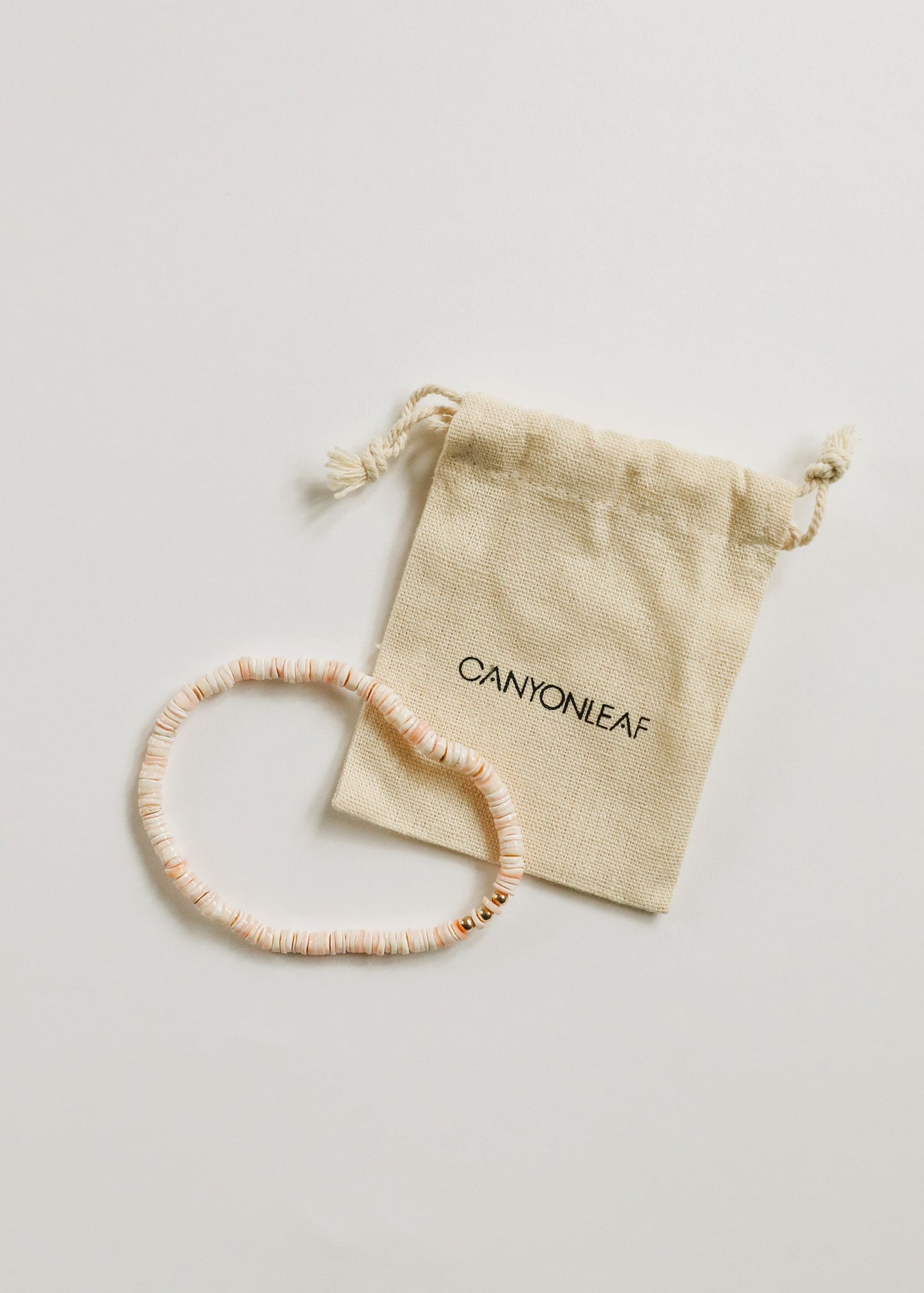 Tobillera o Pulsera de Concha Marina Pura y Oro de 14k