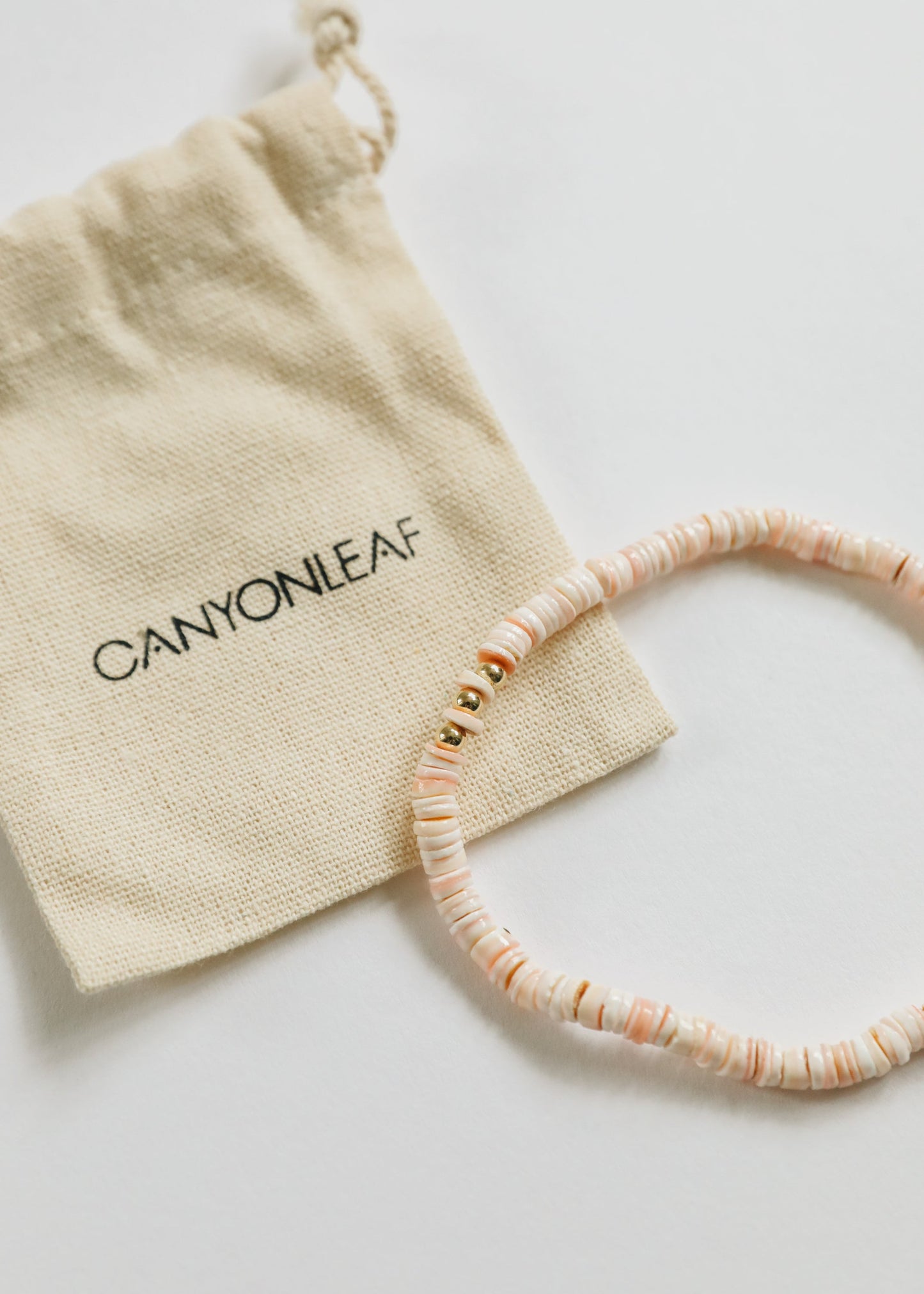 Tobillera o Pulsera de Concha Marina Pura y Oro de 14k
