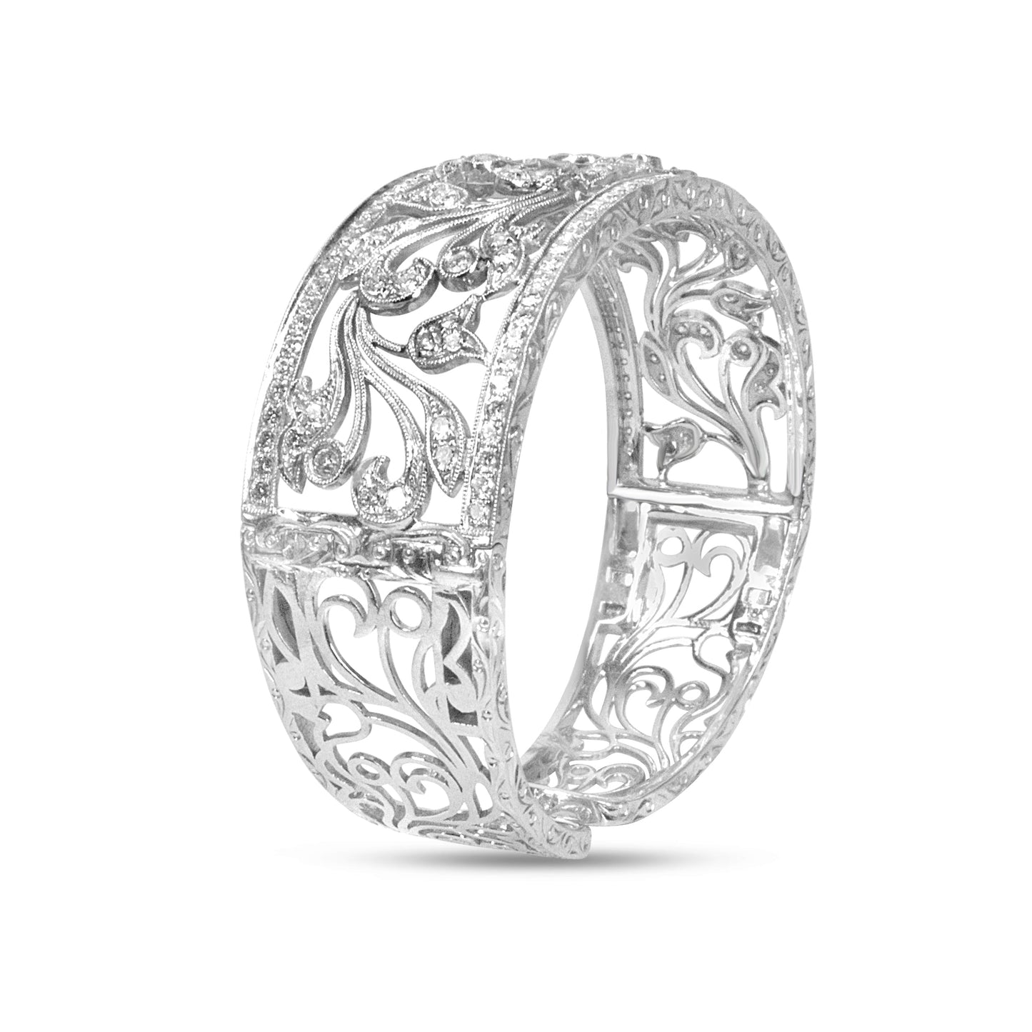 Brazalete Cuff de Filigrana Floral en Oro Blanco de 18K con Diamantes Pave