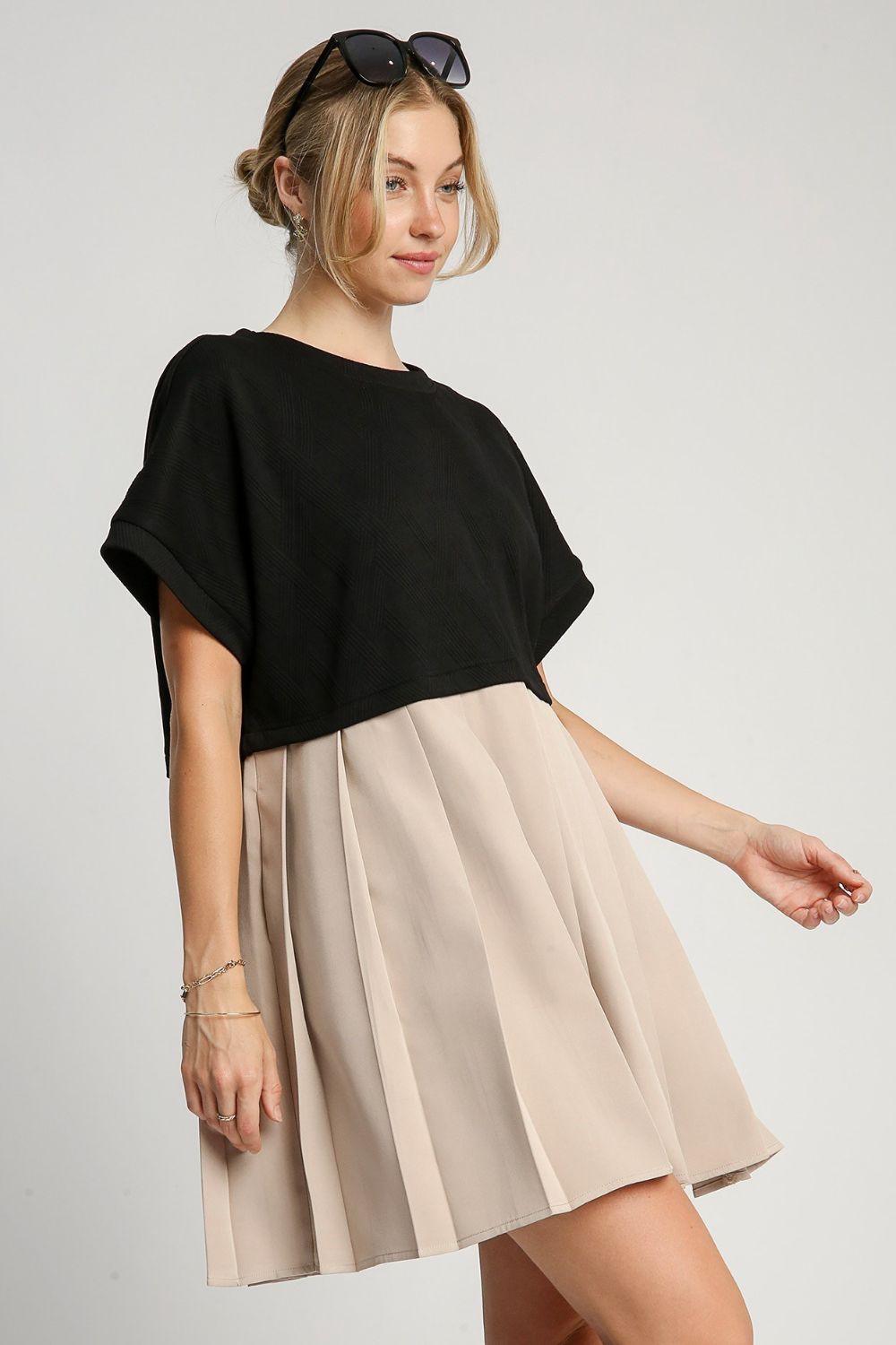 Elegant Black Plus Size Round Neck Dress with Pockets