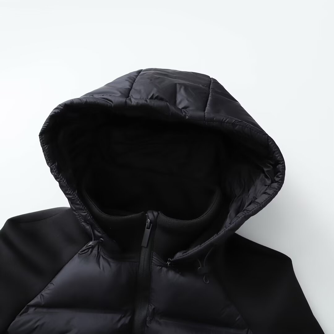 Chaqueta con capucha térmica de patchwork negro de manga larga