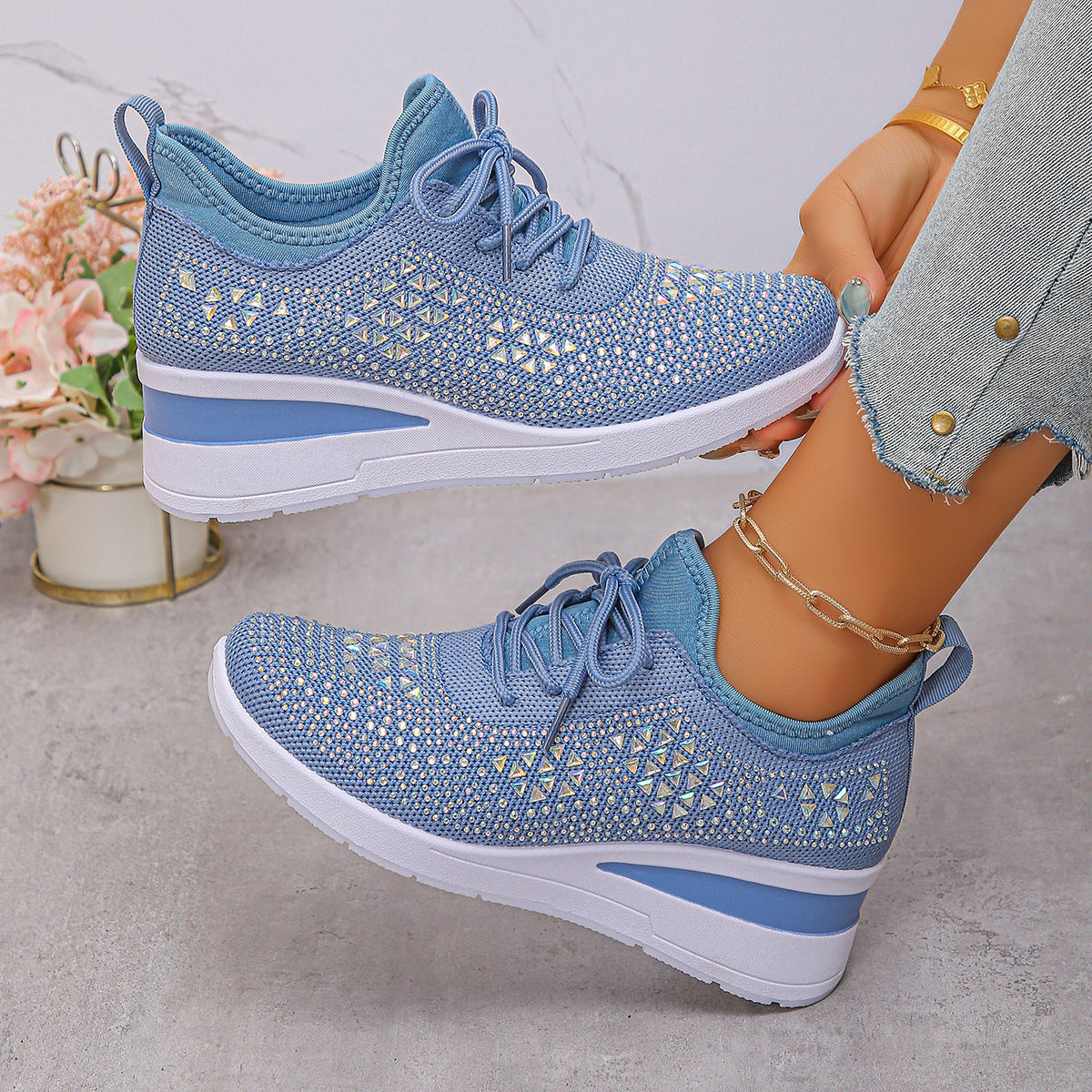 Zapatillas de cuña con cordones y strass para mujeres