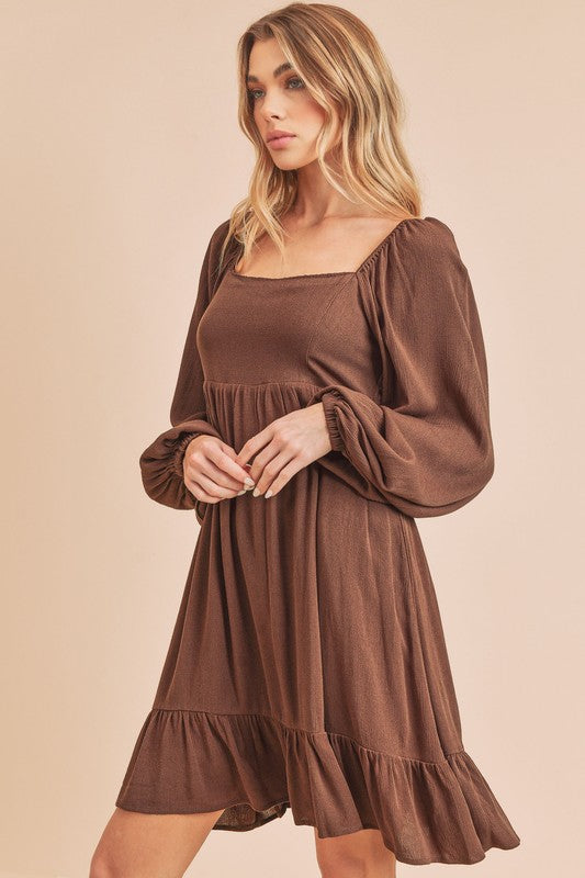 Vestido Mini de Cuello Cuadrado con Mangas Abullonadas y Dobladillo Volante