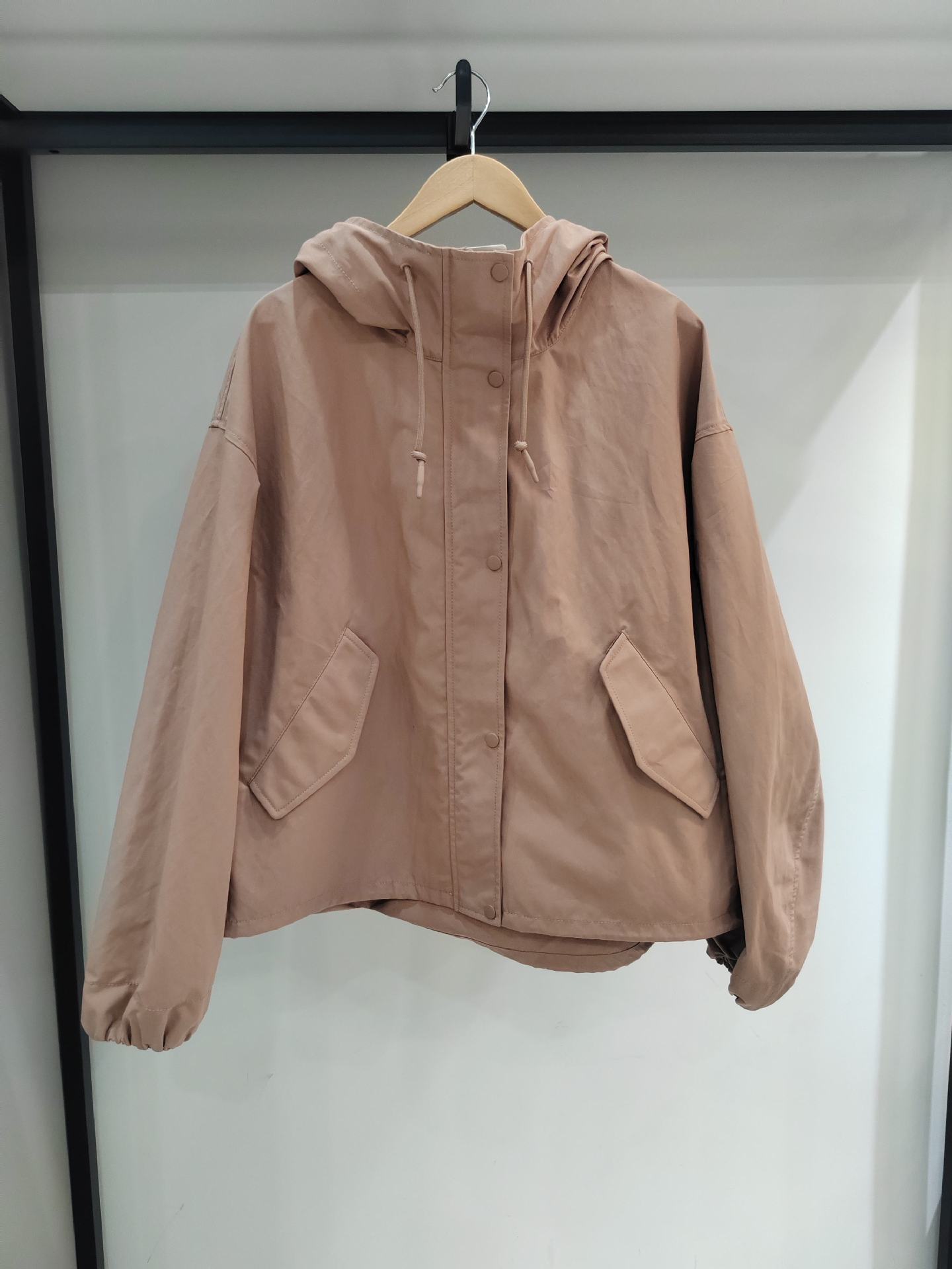 Chaqueta de Mujer con Capucha - Prenda Exterior Versátil
