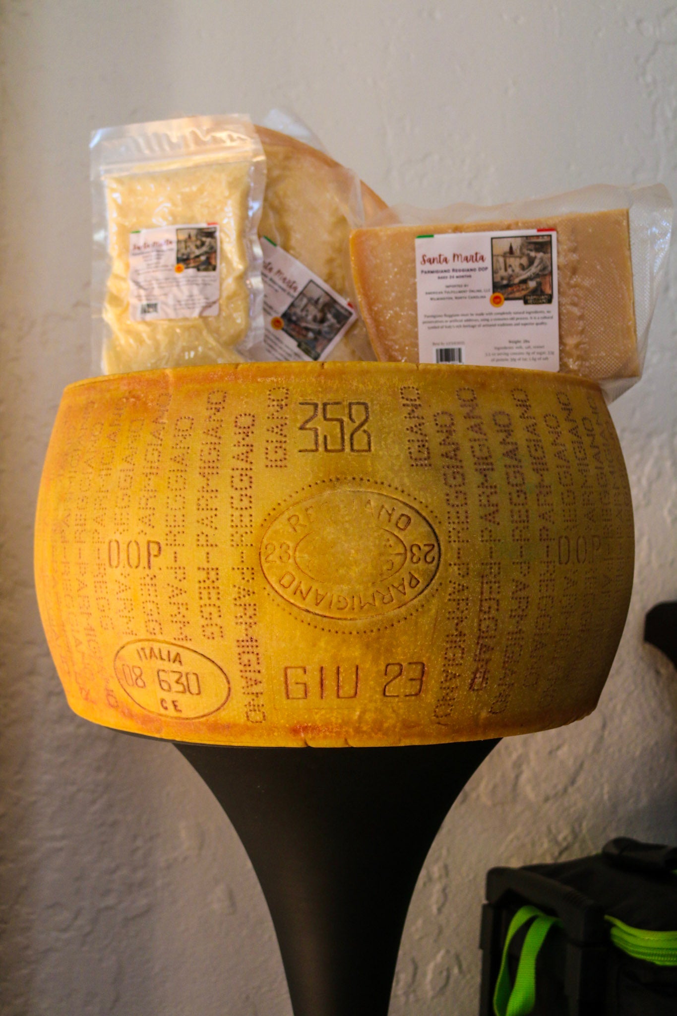 Rueda de Parmigiano Reggiano Auténtico | Aged 26+ Months | ~85 Pounds
