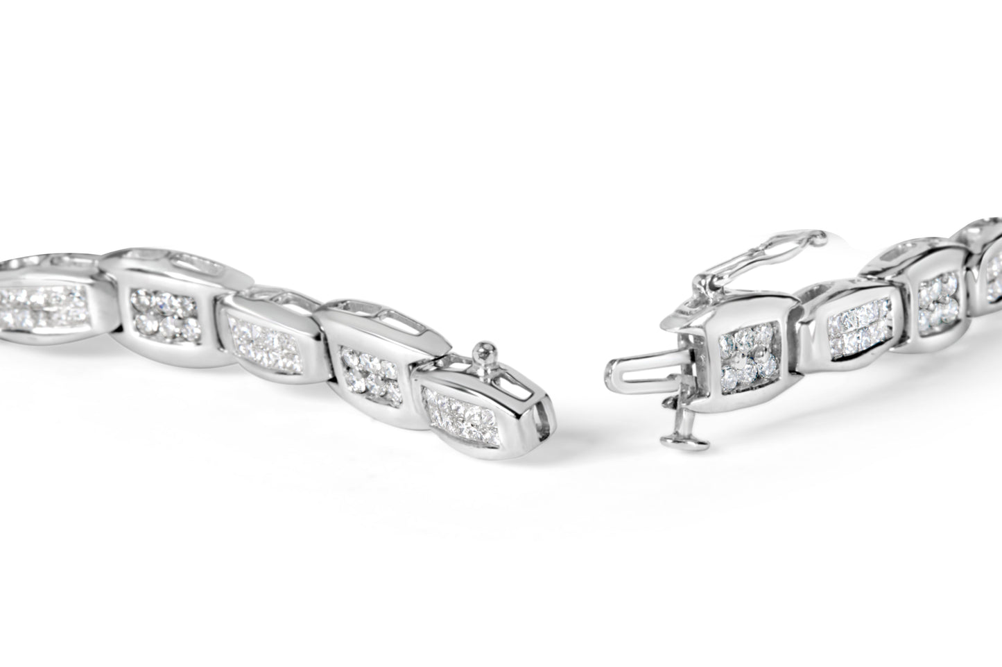 Pulsera de tenis de diamantes de oro blanco de 14K con eslabones acampanados