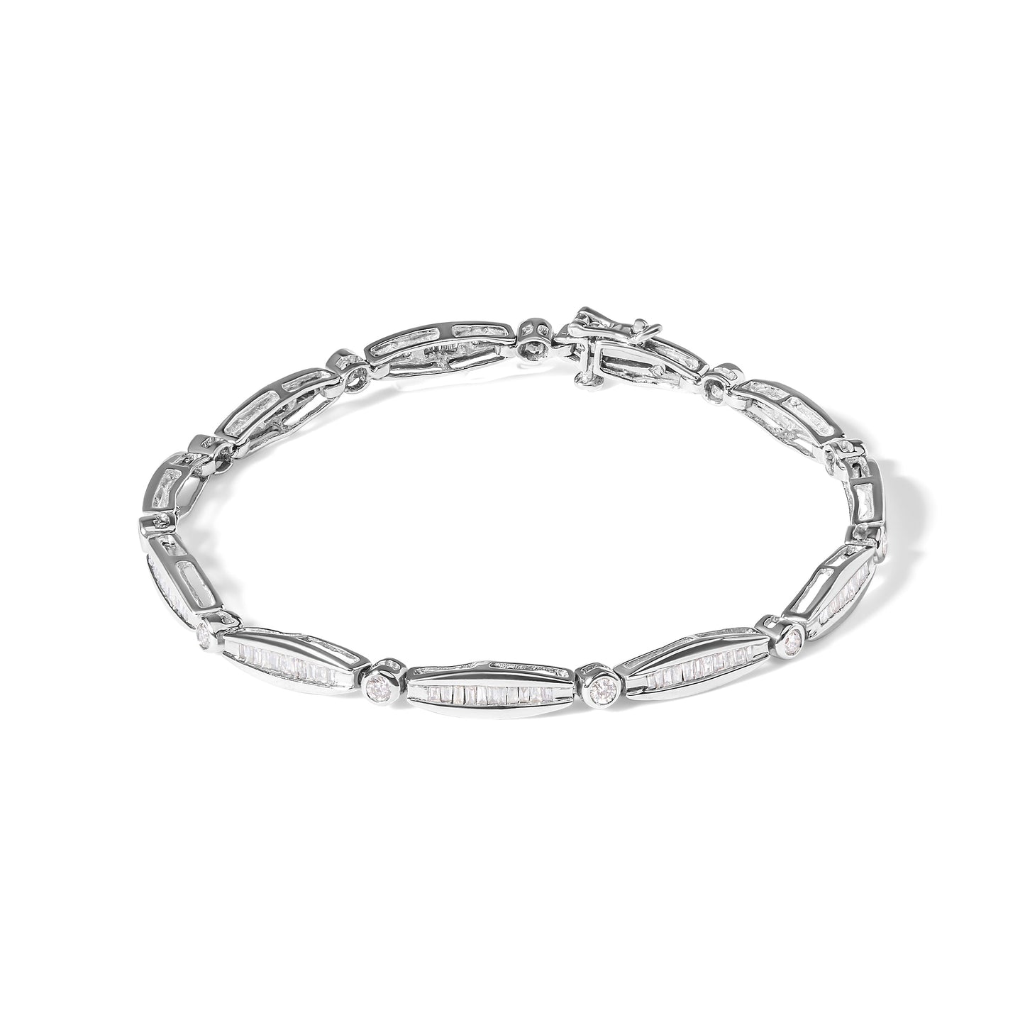 Pulsera de Tenis de Diamantes en Oro Blanco de 14K con Bezel y Eslabones Tapered
