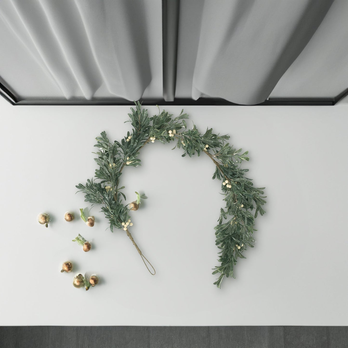 54" SNOWBERRY GREEN GARLAND - Korvel