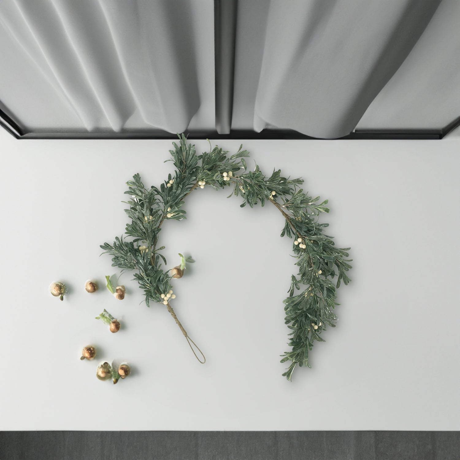 54" SNOWBERRY GREEN GARLAND - Korvel