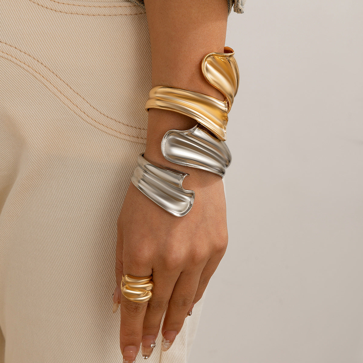 Punk style exaggerated irregular folds personalized winding fish tail bracelet Bracelet - Korvel