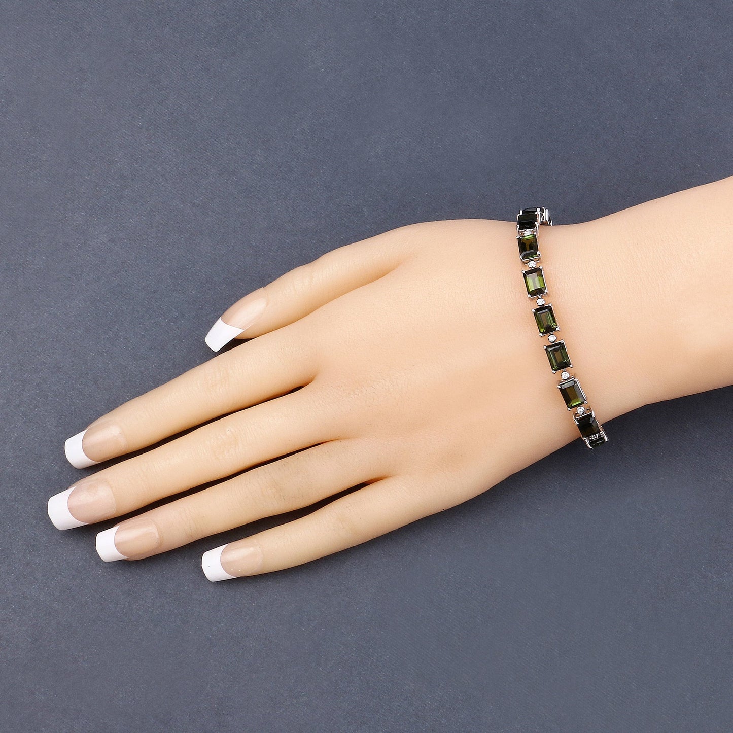 Bracelet en or blanc 14K avec tourmaline verte de 19,04 carats et diamants blancs
