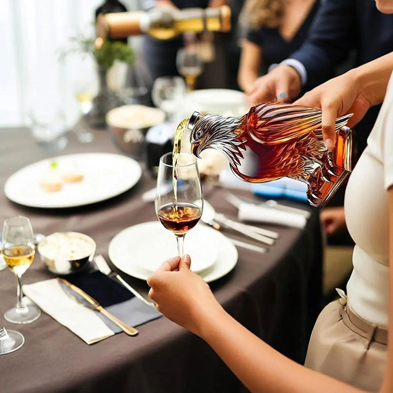 Small Eagle - shaped Whiskey Decanter. Ideal for Dad or Husband. Exquisite Glass Bottle, Perfect for Holiday Home Decor - Korvel