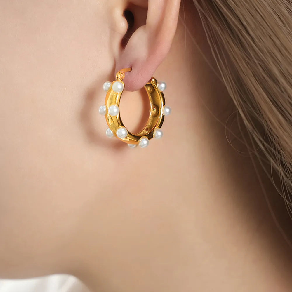 Boucles d'oreilles élégantes en perles synthétiques plaquées or 18K