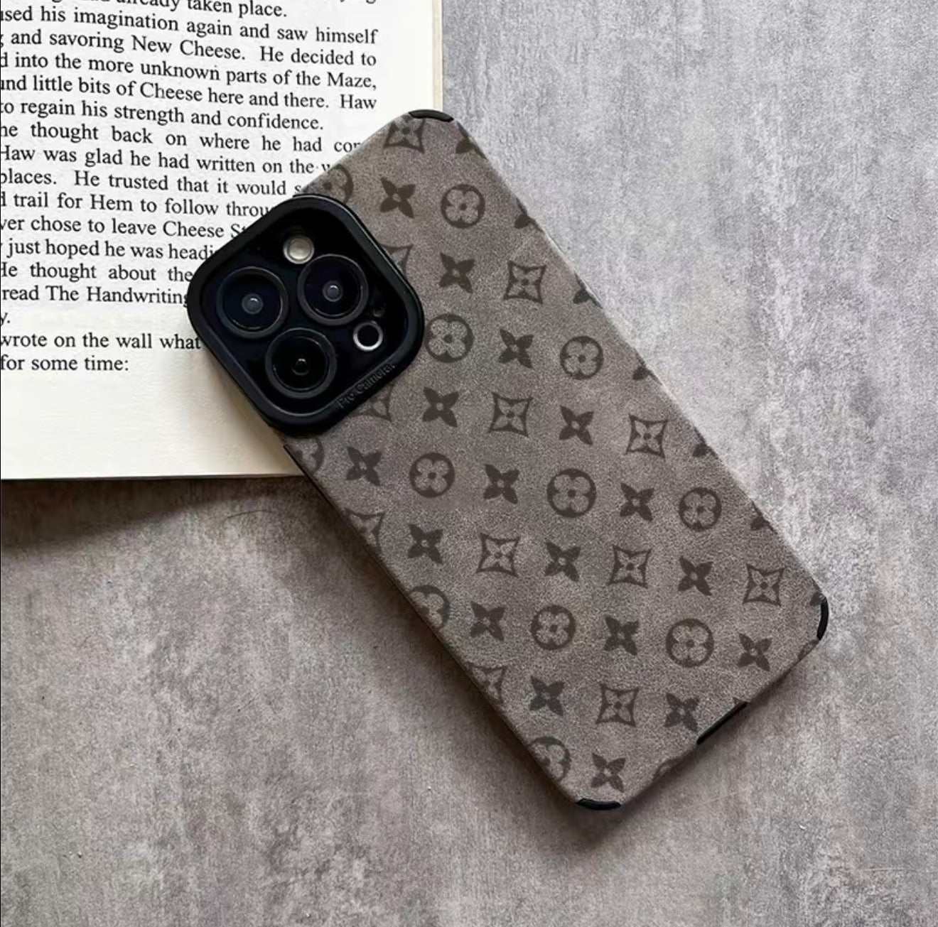 Coque de téléphone en fourrure Vintage Bloom