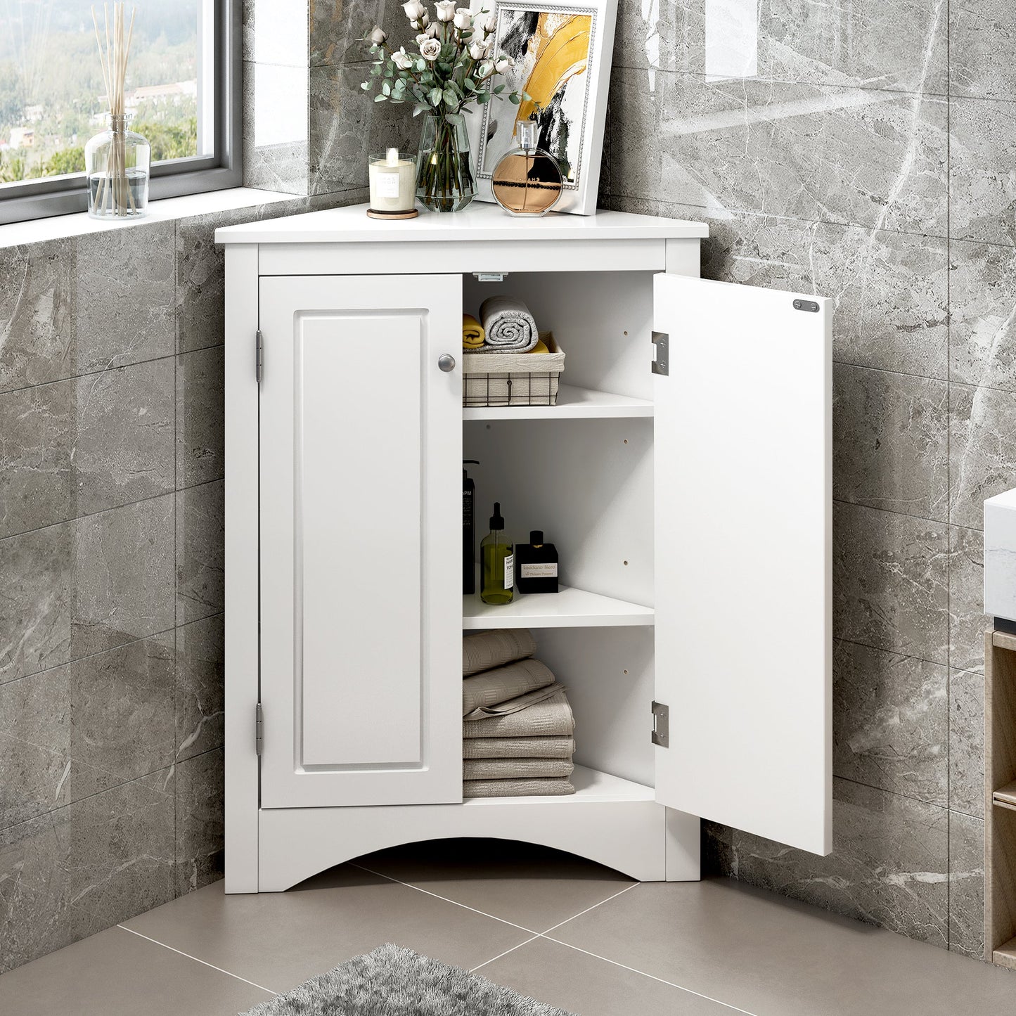 Elegante gabinete de almacenamiento triangular blanco con estantes ajustables