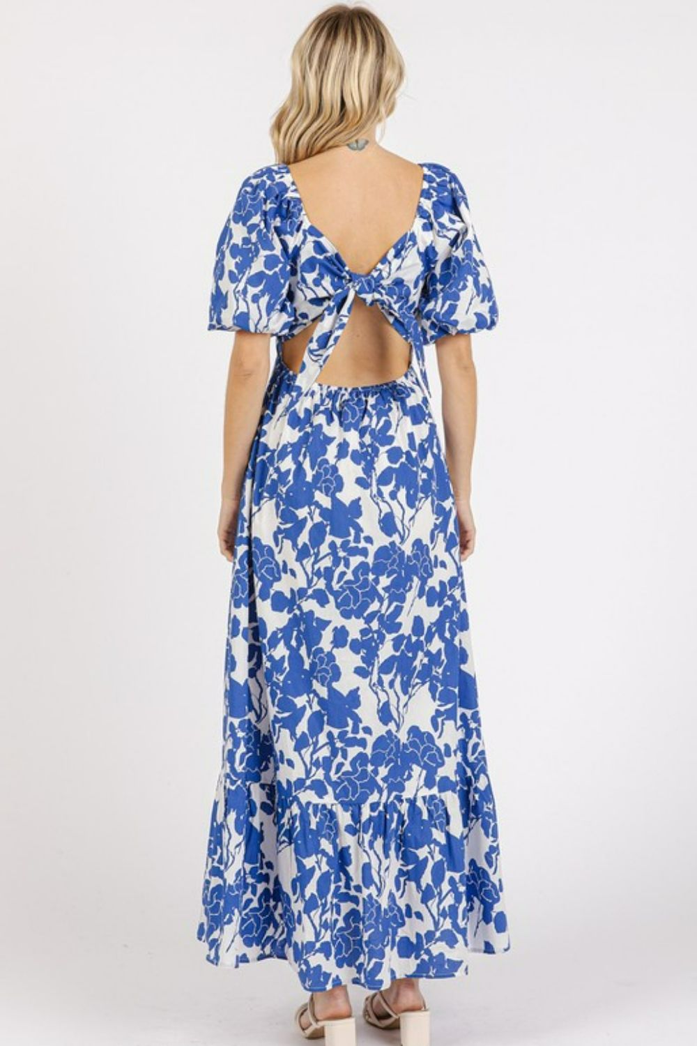 Charming Summer Floral Puff Sleeve Dress with Cutout Back – A Unique Blend of Elegance and Playfulness - Korvel