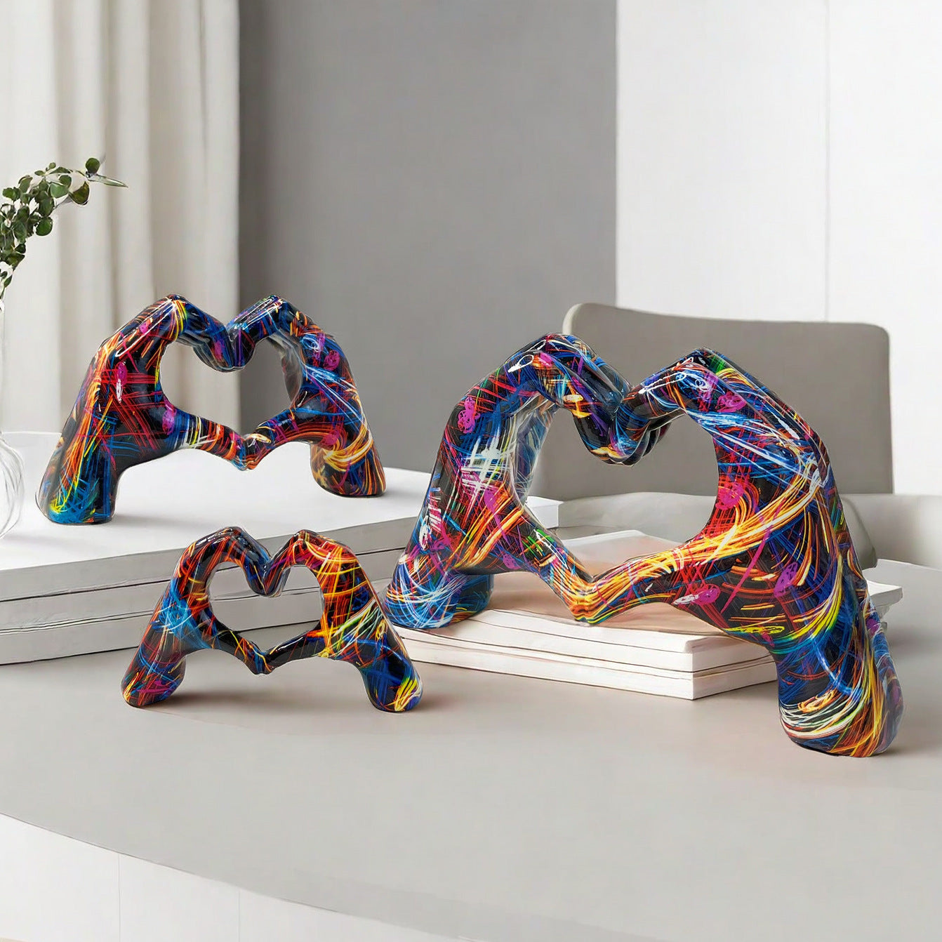 Internet celebrity graffiti, love gesture ornaments, home living rooms, offices, desktop exhibition halls, resin handicrafts, decorative products - Korvel