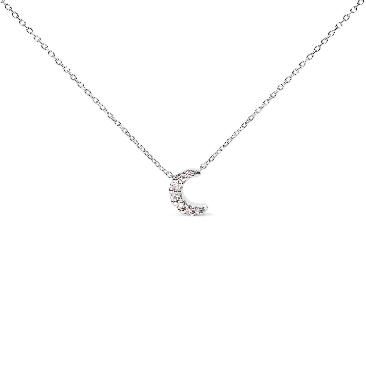 Collar de Colgante de Media Luna Acentuado con Diamantes en Oro Blanco de 10K