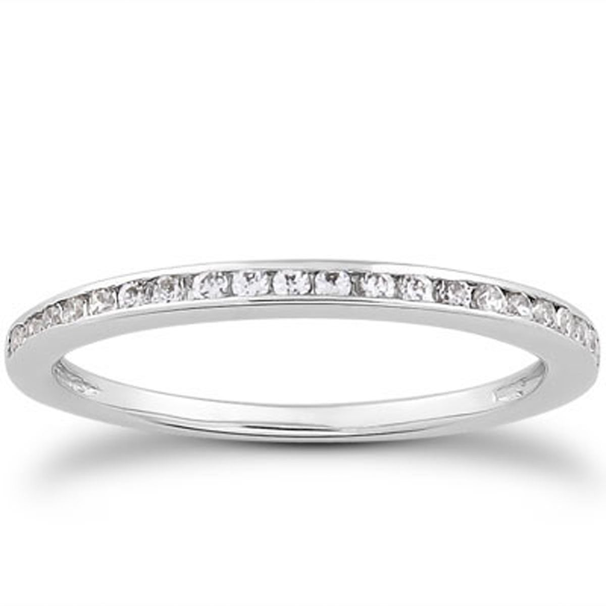 Anillo de boda de banda de diamantes en canal de oro blanco de 14k con perfil delgado